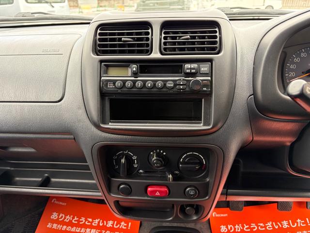 スイフト ＳＥ－Ｚ　５ＭＴ車　キーレス　パワーウインドウ　Ｗエアバック装備　ラジオＦＭ／ＡＭ　カセットテープ（7枚目）