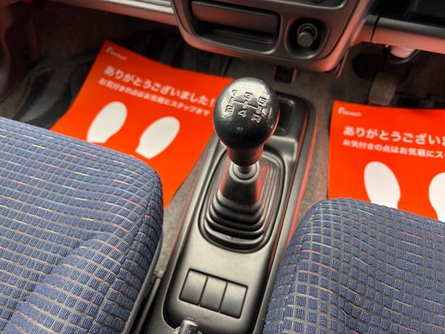 スイフト ＳＥ－Ｚ　５ＭＴ車　キーレス　パワーウインドウ　Ｗエアバック装備　ラジオＦＭ／ＡＭ　カセットテープ（8枚目）