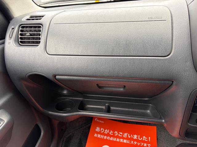 スイフト ＳＥ－Ｚ　５ＭＴ車　キーレス　パワーウインドウ　Ｗエアバック装備　ラジオＦＭ／ＡＭ　カセットテープ（10枚目）