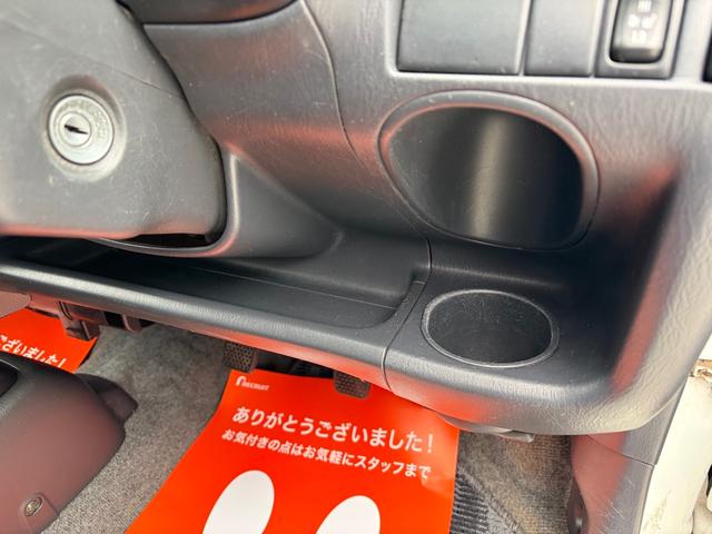 スイフト ＳＥ－Ｚ　５ＭＴ車　キーレス　パワーウインドウ　Ｗエアバック装備　ラジオＦＭ／ＡＭ　カセットテープ（14枚目）