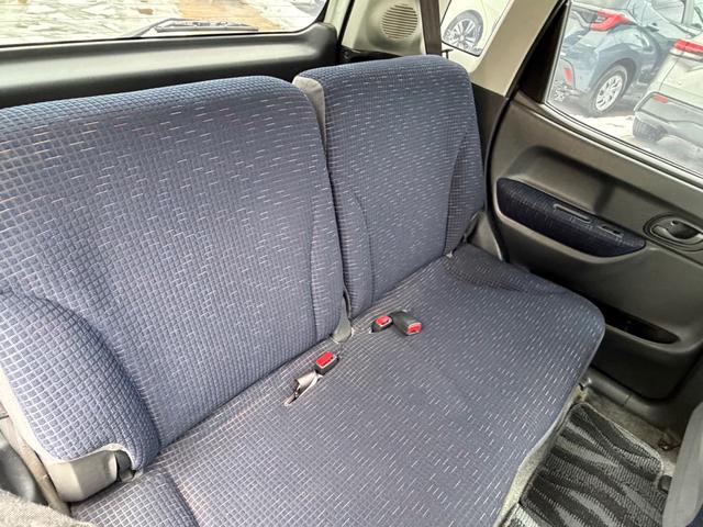 スイフト ＳＥ－Ｚ　５ＭＴ車　キーレス　パワーウインドウ　Ｗエアバック装備　ラジオＦＭ／ＡＭ　カセットテープ（24枚目）