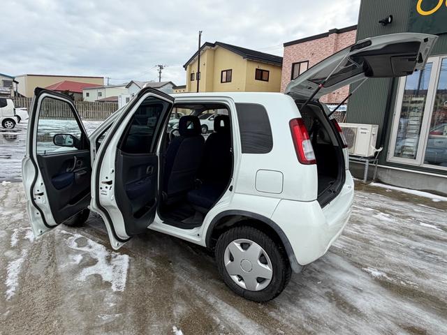 スイフト ＳＥ－Ｚ　５ＭＴ車　キーレス　パワーウインドウ　Ｗエアバック装備　ラジオＦＭ／ＡＭ　カセットテープ（28枚目）