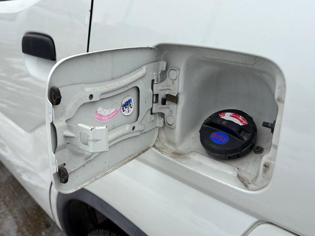 スイフト ＳＥ－Ｚ　５ＭＴ車　キーレス　パワーウインドウ　Ｗエアバック装備　ラジオＦＭ／ＡＭ　カセットテープ（40枚目）