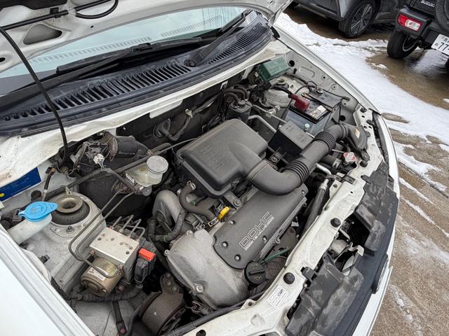 スイフト ＳＥ－Ｚ　５ＭＴ車　キーレス　パワーウインドウ　Ｗエアバック装備　ラジオＦＭ／ＡＭ　カセットテープ（42枚目）