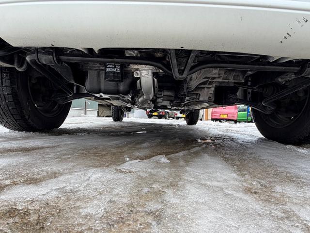 スイフト ＳＥ－Ｚ　５ＭＴ車　キーレス　パワーウインドウ　Ｗエアバック装備　ラジオＦＭ／ＡＭ　カセットテープ（43枚目）