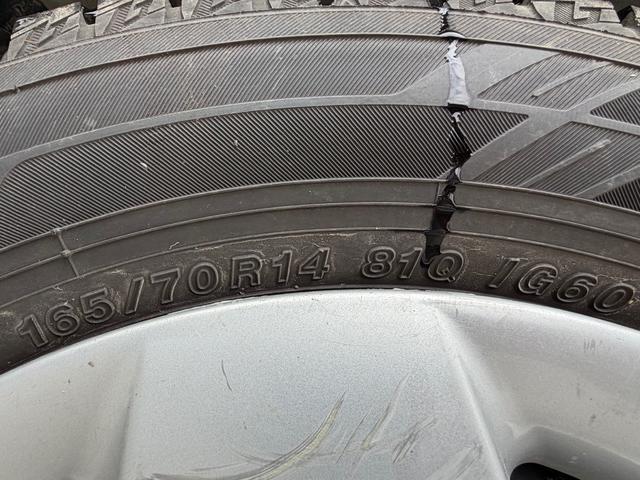 スイフト ＳＥ－Ｚ　５ＭＴ車　キーレス　パワーウインドウ　Ｗエアバック装備　ラジオＦＭ／ＡＭ　カセットテープ（46枚目）