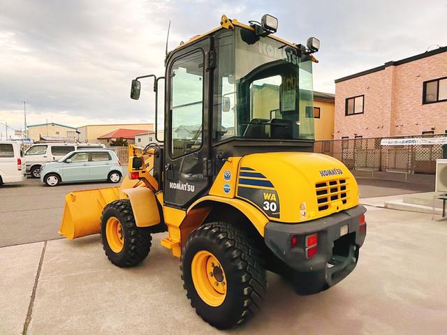 日本 　コマツ　ホイールローダー　ＷＡ３０　タイヤショベル　ＷＡ３０－６　１９５２時間　除雪（3枚目）