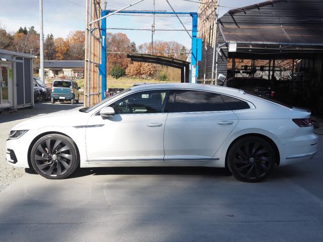 アルテオン ＴＳＩ　４モーション　Ｒラインアドバンス　車検令和９年７月　ナビ　テレビ　バックカメラ　ブラックレザーシート　シートヒーター　パワーシート　ヘッドアップディスプレイ　ＬＥＤヘッドライト　パワーバックドア（5枚目）