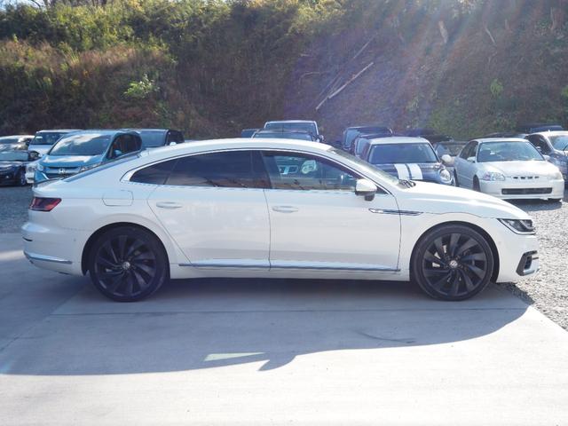 アルテオン ＴＳＩ　４モーション　Ｒラインアドバンス　車検令和９年７月　ナビ　テレビ　バックカメラ　ブラックレザーシート　シートヒーター　パワーシート　ヘッドアップディスプレイ　ＬＥＤヘッドライト　パワーバックドア（9枚目）