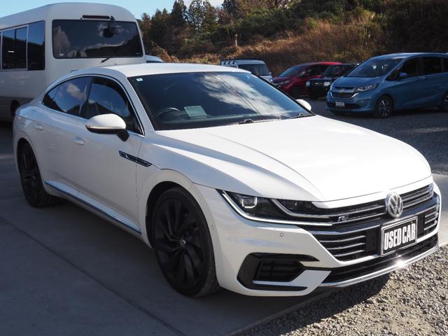 アルテオン ＴＳＩ　４モーション　Ｒラインアドバンス　車検令和９年７月　ナビ　テレビ　バックカメラ　ブラックレザーシート　シートヒーター　パワーシート　ヘッドアップディスプレイ　ＬＥＤヘッドライト　パワーバックドア（10枚目）