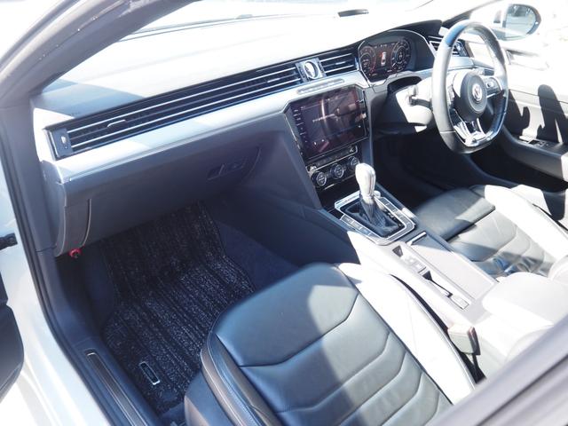 アルテオン ＴＳＩ　４モーション　Ｒラインアドバンス　車検令和９年７月　ナビ　テレビ　バックカメラ　ブラックレザーシート　シートヒーター　パワーシート　ヘッドアップディスプレイ　ＬＥＤヘッドライト　パワーバックドア（19枚目）