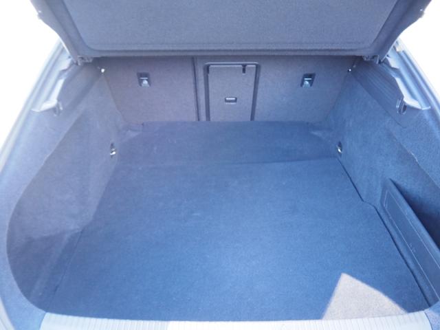 アルテオン ＴＳＩ　４モーション　Ｒラインアドバンス　車検令和９年７月　ナビ　テレビ　バックカメラ　ブラックレザーシート　シートヒーター　パワーシート　ヘッドアップディスプレイ　ＬＥＤヘッドライト　パワーバックドア（27枚目）