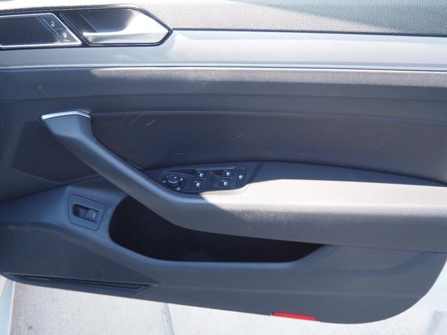 アルテオン ＴＳＩ　４モーション　Ｒラインアドバンス　車検令和９年７月　ナビ　テレビ　バックカメラ　ブラックレザーシート　シートヒーター　パワーシート　ヘッドアップディスプレイ　ＬＥＤヘッドライト　パワーバックドア（28枚目）