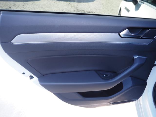 アルテオン ＴＳＩ　４モーション　Ｒラインアドバンス　車検令和９年７月　ナビ　テレビ　バックカメラ　ブラックレザーシート　シートヒーター　パワーシート　ヘッドアップディスプレイ　ＬＥＤヘッドライト　パワーバックドア（30枚目）