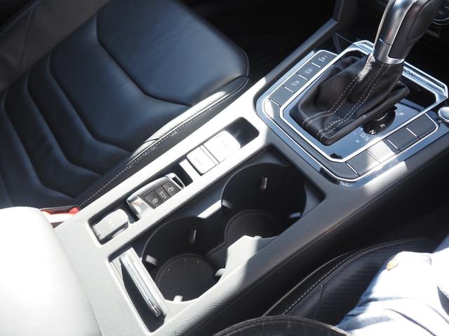 アルテオン ＴＳＩ　４モーション　Ｒラインアドバンス　車検令和９年７月　ナビ　テレビ　バックカメラ　ブラックレザーシート　シートヒーター　パワーシート　ヘッドアップディスプレイ　ＬＥＤヘッドライト　パワーバックドア（43枚目）