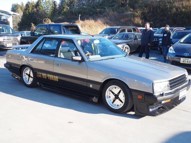 スカイライン 　車検整備付き　５ＭＴ　Ｆ・Ｓ・Ｒエアロ　社外ウッドハンドル　４点式ロールバー　ＨＯＳＨＩＮＯＲＡＣＩＮＧホイール　ローダウン　社外マフラー　Ｒウィング（ゲタ羽）（3枚目）