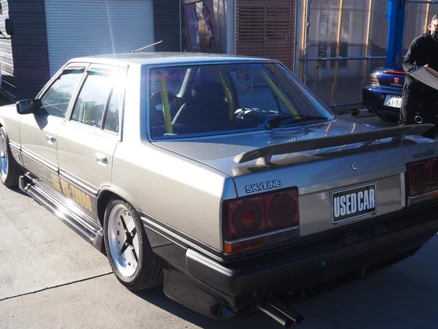 スカイライン 　車検整備付き　５ＭＴ　Ｆ・Ｓ・Ｒエアロ　社外ウッドハンドル　４点式ロールバー　ＨＯＳＨＩＮＯＲＡＣＩＮＧホイール　ローダウン　社外マフラー　Ｒウィング（ゲタ羽）（8枚目）