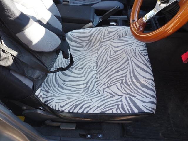 スカイライン 　車検整備付き　５ＭＴ　Ｆ・Ｓ・Ｒエアロ　社外ウッドハンドル　４点式ロールバー　ＨＯＳＨＩＮＯＲＡＣＩＮＧホイール　ローダウン　社外マフラー　Ｒウィング（ゲタ羽）（18枚目）