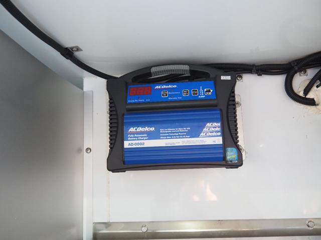 キャリイトラック 車検整備付き 移動販売車 4WD オートマ 2温度帯 -5度・-30度から+30度設定 手洗いシンク 販売ショーケース キーレス ETC インバーター 外部電源用ケーブル(27枚目)