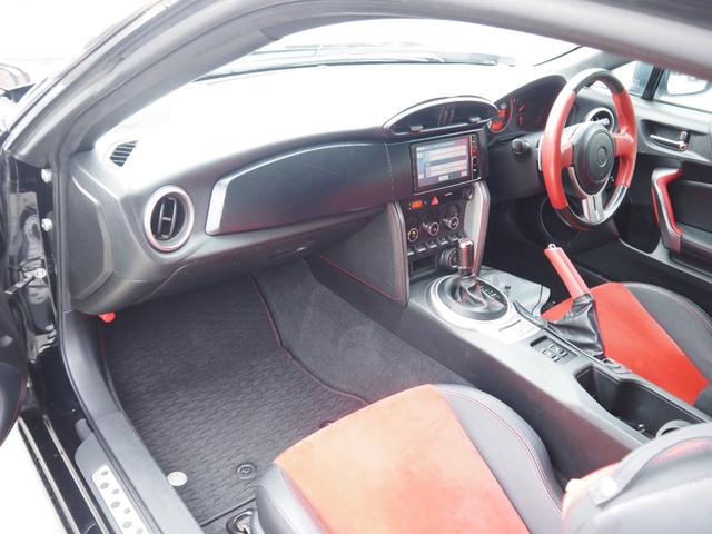 ８６ ＧＴリミテッド　車検令和８年４月　１年保証　オートマ　ナビ　バックカメラ　地デジ　プッシュスタート　パドルシフト　ハーフレザーシート（16枚目）