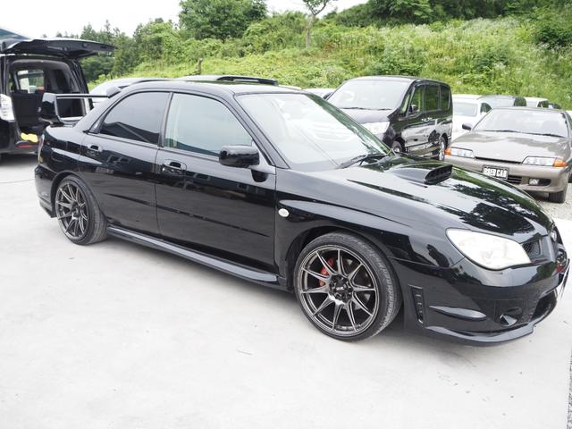 ＷＲＸ　ＷＲＸ（５名）　車検令和８年３月　４ＷＤ　禁煙車　５ＭＴ　社外マフラー　社外ホイール　ＡＷ１７インチ　モモハンドル　エスペリアサスペンション　ＥＴＣ　ＤＥＦＩブースト計　キーレスエントリー　ＡＢＳ(3枚目)