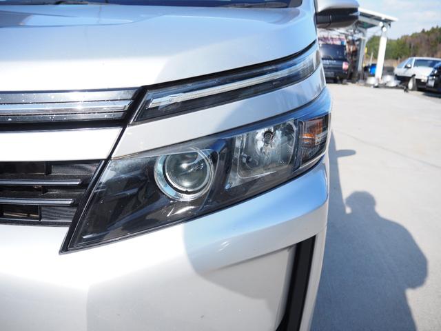 ヴォクシー Ｘ　Ｃパッケージ　車検令和７年１２月　４ＷＤ　８人乗り（11枚目）