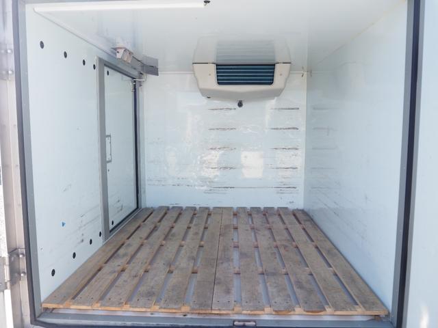 キャリイトラック 　車検整備付き　冷蔵冷凍　設定温度－５度〜＋２０度　４ＷＤ　５ＭＴ　エアコン（3枚目）
