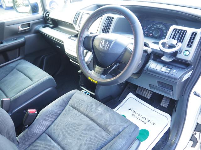 ステップワゴンスパーダ Ｚ　車検Ｒ８年１１月　１年保証　ローダウン　ナビ　ＴＶ　バックカメラ　フリップダウンモニター　Ｂｌｕｅｔｏｏｔｈ　両側パワスラ　スマートキー×２（18枚目）