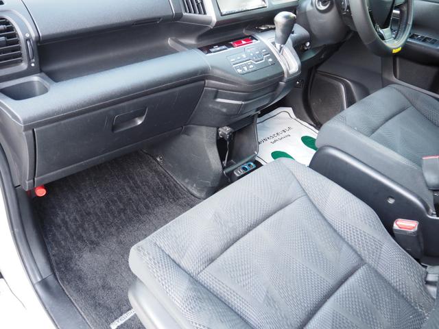 ステップワゴンスパーダ Ｚ　車検Ｒ８年１１月　１年保証　ローダウン　ナビ　ＴＶ　バックカメラ　フリップダウンモニター　Ｂｌｕｅｔｏｏｔｈ　両側パワスラ　スマートキー×２（20枚目）