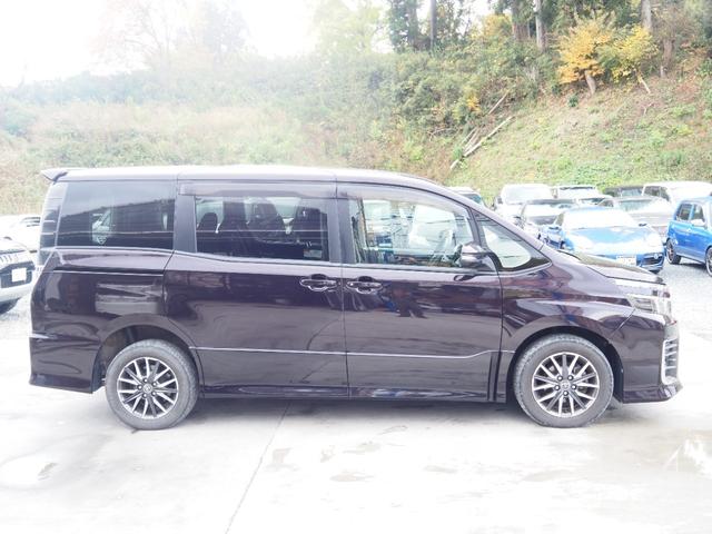 ヴォクシー ZS 車検整備付き 1年保証 4WD 左側パワスラ ETC(8枚目)