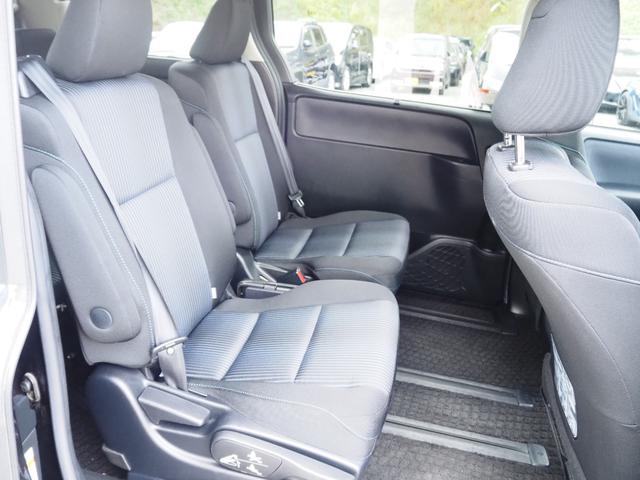 ヴォクシー ZS 車検整備付き 1年保証 4WD 左側パワスラ ETC(20枚目)