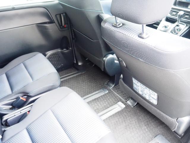 ヴォクシー ZS 車検整備付き 1年保証 4WD 左側パワスラ ETC(21枚目)