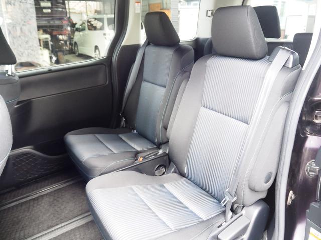 ヴォクシー ZS 車検整備付き 1年保証 4WD 左側パワスラ ETC(22枚目)