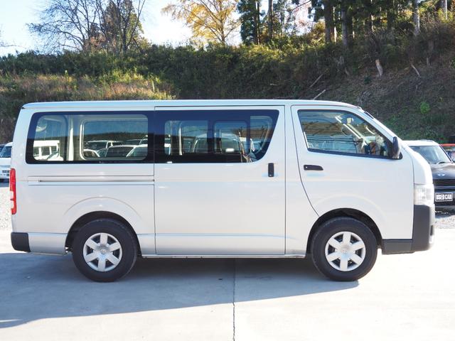 ハイエースバン ロングＤＸ　車検整備付き　４ＷＤ　ディーゼル　ナビ　バックカメラ　ＥＴＣ　Ｂｌｕｅｔｏｏｔｈ音楽　乗車定員６名　タイミングチェーンエンジン（3枚目）