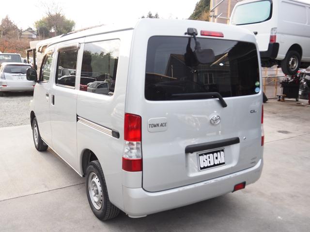 タウンエースバン ＧＬ　車検整備付き　１年保証　４ＷＤ　２人乗り　電動格納ミラー　レベラーザー（5枚目）