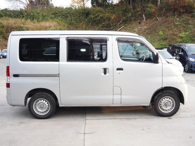 タウンエースバン ＧＬ　車検整備付き　１年保証　４ＷＤ　２人乗り　電動格納ミラー　レベラーザー（8枚目）