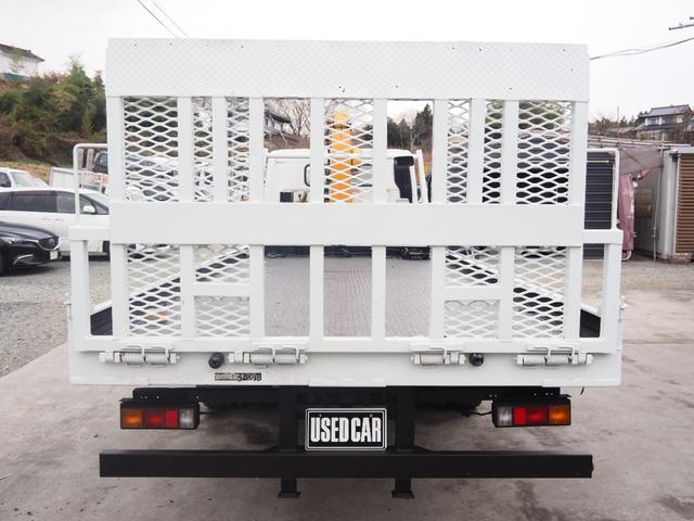 キャンター 　車検令和８年１１月　ラジコン　クレーン付き積載車　積載量３２００ｋｇ　３段クレーンフックイン　ローダー　ウィンチ　クレーン２９３０ｋｇ吊　５ＭＴ　ディーゼル（10枚目）