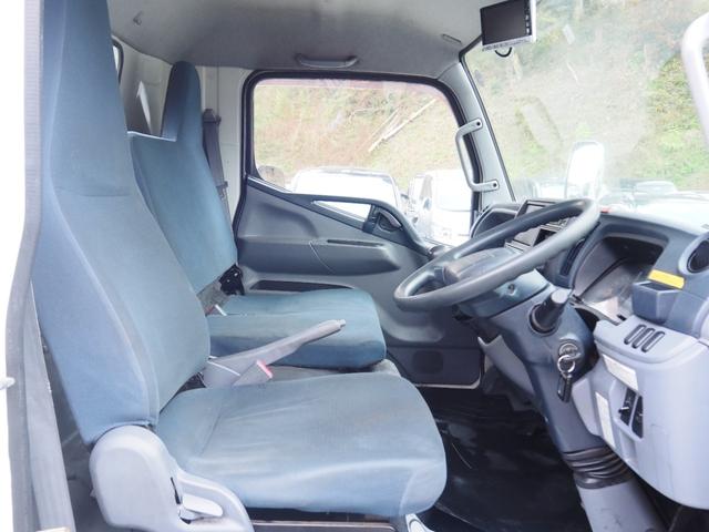 キャンター 　車検令和８年１１月　ラジコン　クレーン付き積載車　積載量３２００ｋｇ　３段クレーンフックイン　ローダー　ウィンチ　クレーン２９３０ｋｇ吊　５ＭＴ　ディーゼル（16枚目）