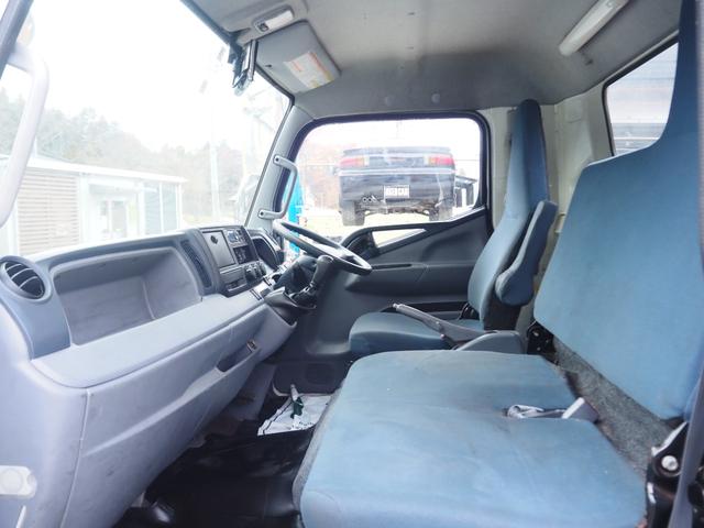 キャンター 　車検令和８年１１月　ラジコン　クレーン付き積載車　積載量３２００ｋｇ　３段クレーンフックイン　ローダー　ウィンチ　クレーン２９３０ｋｇ吊　５ＭＴ　ディーゼル（18枚目）