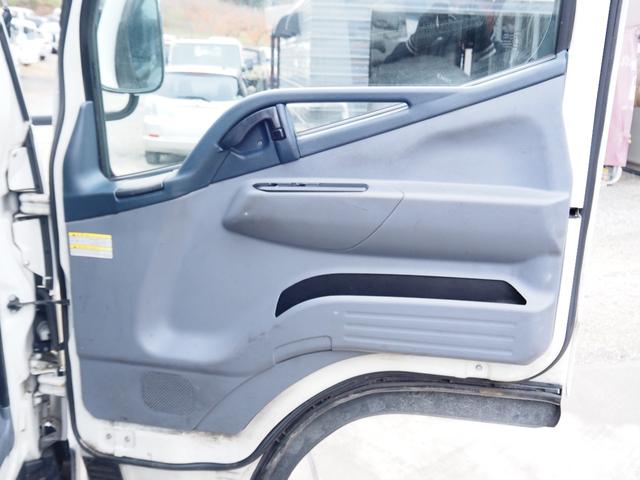 キャンター 　車検令和８年１１月　ラジコン　クレーン付き積載車　積載量３２００ｋｇ　３段クレーンフックイン　ローダー　ウィンチ　クレーン２９３０ｋｇ吊　５ＭＴ　ディーゼル（21枚目）