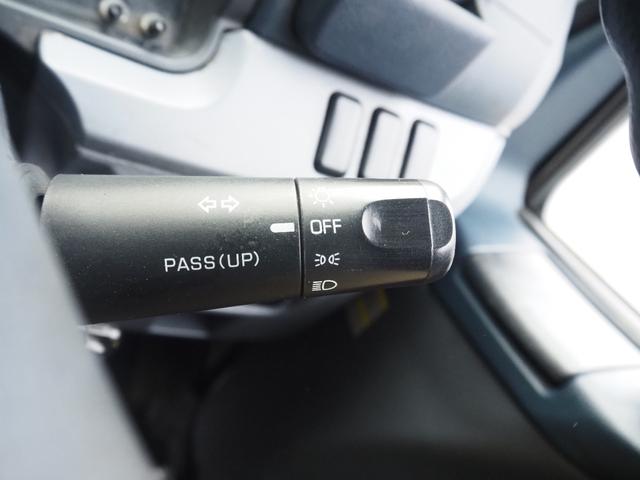 キャンター 　車検令和８年１１月　ラジコン　クレーン付き積載車　積載量３２００ｋｇ　３段クレーンフックイン　ローダー　ウィンチ　クレーン２９３０ｋｇ吊　５ＭＴ　ディーゼル（24枚目）