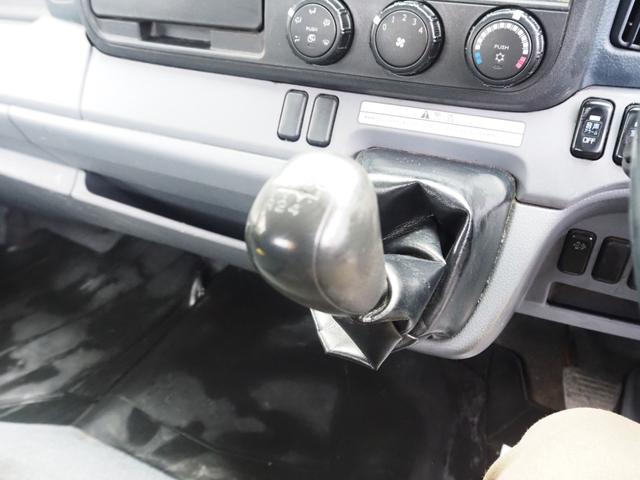 キャンター 　車検令和８年１１月　ラジコン　クレーン付き積載車　積載量３２００ｋｇ　３段クレーンフックイン　ローダー　ウィンチ　クレーン２９３０ｋｇ吊　５ＭＴ　ディーゼル（29枚目）