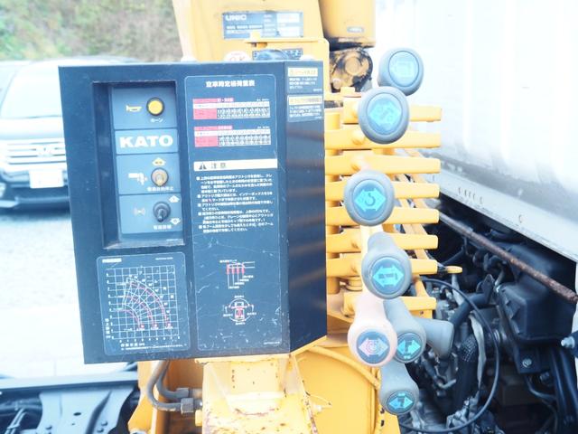 キャンター 　車検令和８年１１月　ラジコン　クレーン付き積載車　積載量３２００ｋｇ　３段クレーンフックイン　ローダー　ウィンチ　クレーン２９３０ｋｇ吊　５ＭＴ　ディーゼル（40枚目）