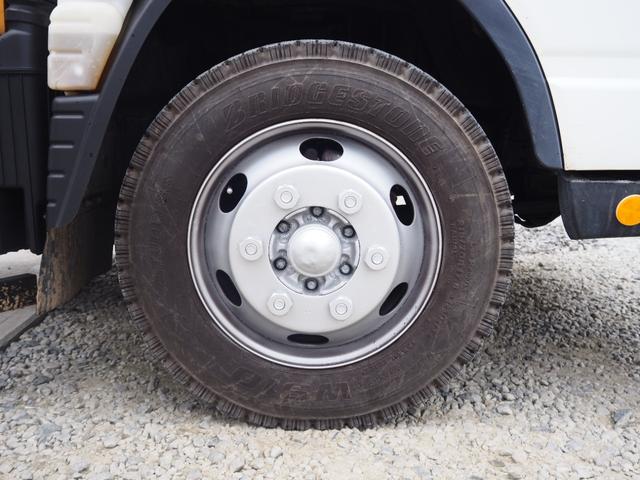 キャンター 　車検令和８年１１月　ラジコン　クレーン付き積載車　積載量３２００ｋｇ　３段クレーンフックイン　ローダー　ウィンチ　クレーン２９３０ｋｇ吊　５ＭＴ　ディーゼル（43枚目）