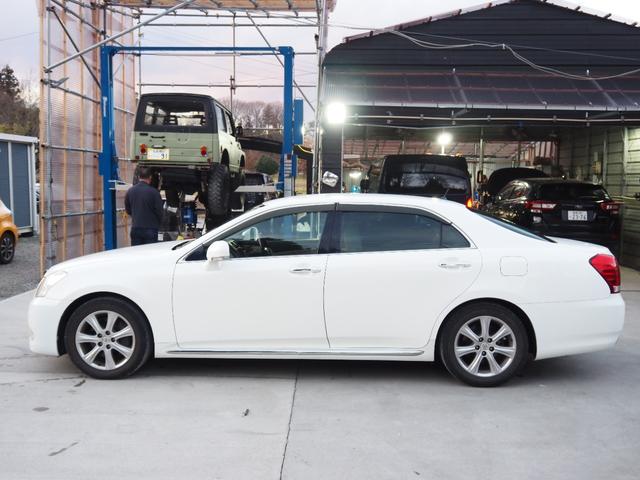 クラウンマジェスタ Ｇタイプ　車検整備付き　ナビ　ＴＶ　バックカメラ　前席パワーシート　シートヒーター　シートクーラー　クルコン　スマートキー×２（4枚目）