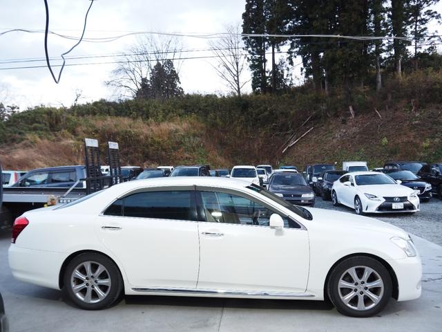 クラウンマジェスタ Ｇタイプ　車検整備付き　ナビ　ＴＶ　バックカメラ　前席パワーシート　シートヒーター　シートクーラー　クルコン　スマートキー×２（8枚目）