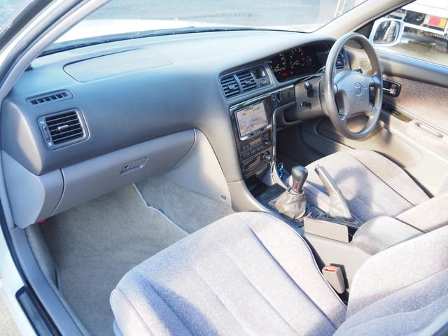 クレスタ スーパールーセント　車検令和８年１１月　純正５ＭＴ　エアコン　ナビ　テレビ　Ｂｌｕｅｔｏｏｔｈ音楽　パワーシート（16枚目）