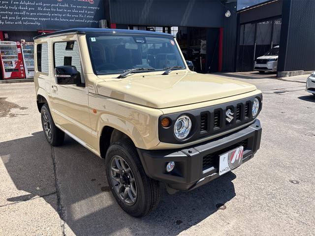 ジムニー ＸＣ　届出済未使用車　４ＷＤ　衝突軽減装置　クルーズコントロール　スマートキー　シートヒーター　ＬＥＤヘッドライト　オートライト　オートエアコン　フォグランプ　革巻きステアリング　ステアリングリモコン（6枚目）