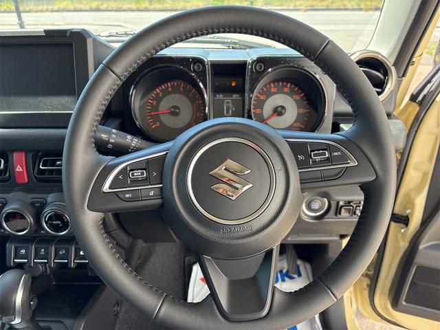 ジムニー ＸＣ　届出済未使用車　４ＷＤ　衝突軽減装置　クルーズコントロール　スマートキー　シートヒーター　ＬＥＤヘッドライト　オートライト　オートエアコン　フォグランプ　革巻きステアリング　ステアリングリモコン（16枚目）