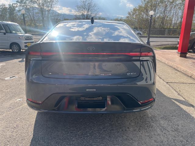 プリウス Ｚ　４ＷＤ　１２．３型ＴＶ　ナビ　ＥＴＣ２．０　デジタルインナーミラー　パノラミックビューモニター　パワーバックドア　ハンドルヒーター　ＢＳＭ　シートヒーター＆ベンチレーター　トヨタチームメート　ドラレコ（3枚目）